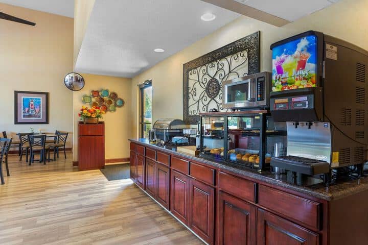 Breakfast area